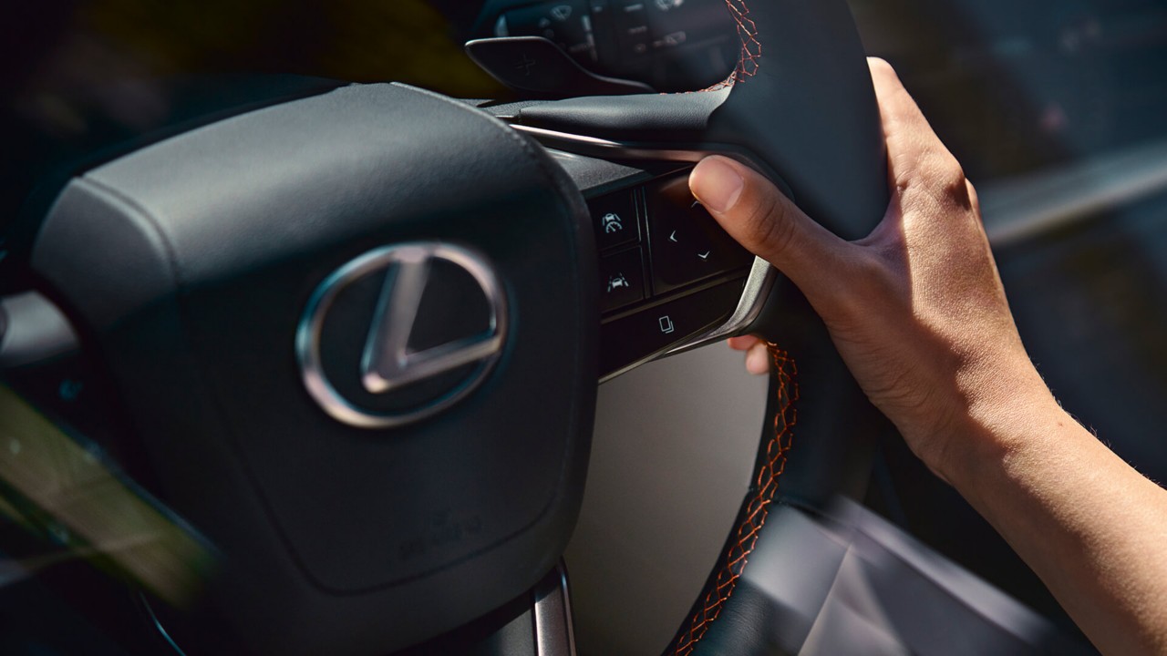 2021-dxp-ngnx-what-does-it-feel-like-to-drive-a-hybrid-1920x1080-2