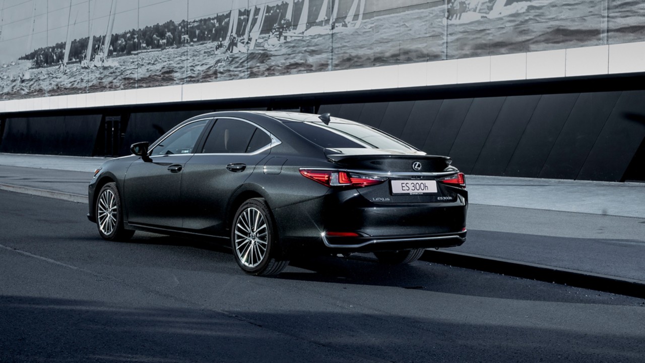 Lexus_ES_1920x1080px-2