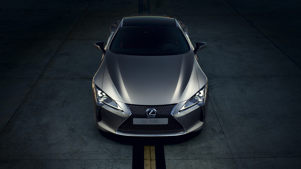 Raised frontal view of the Lexus LC 500