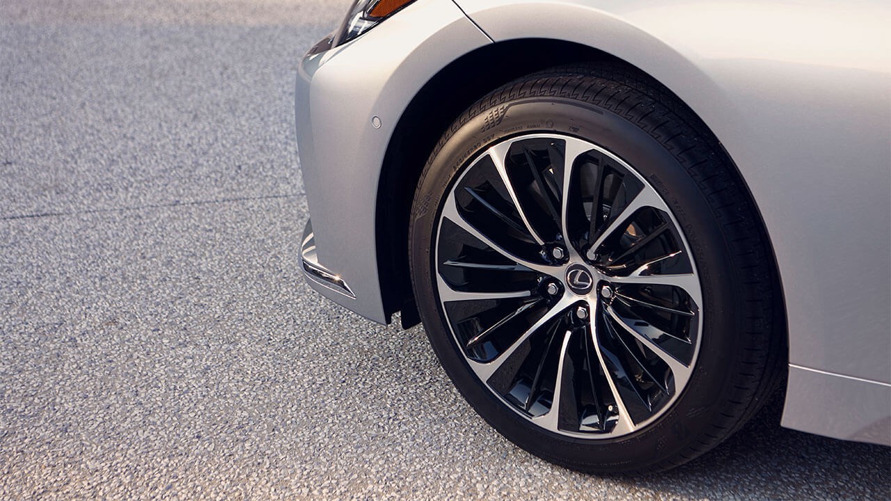 Lexus LS wheel