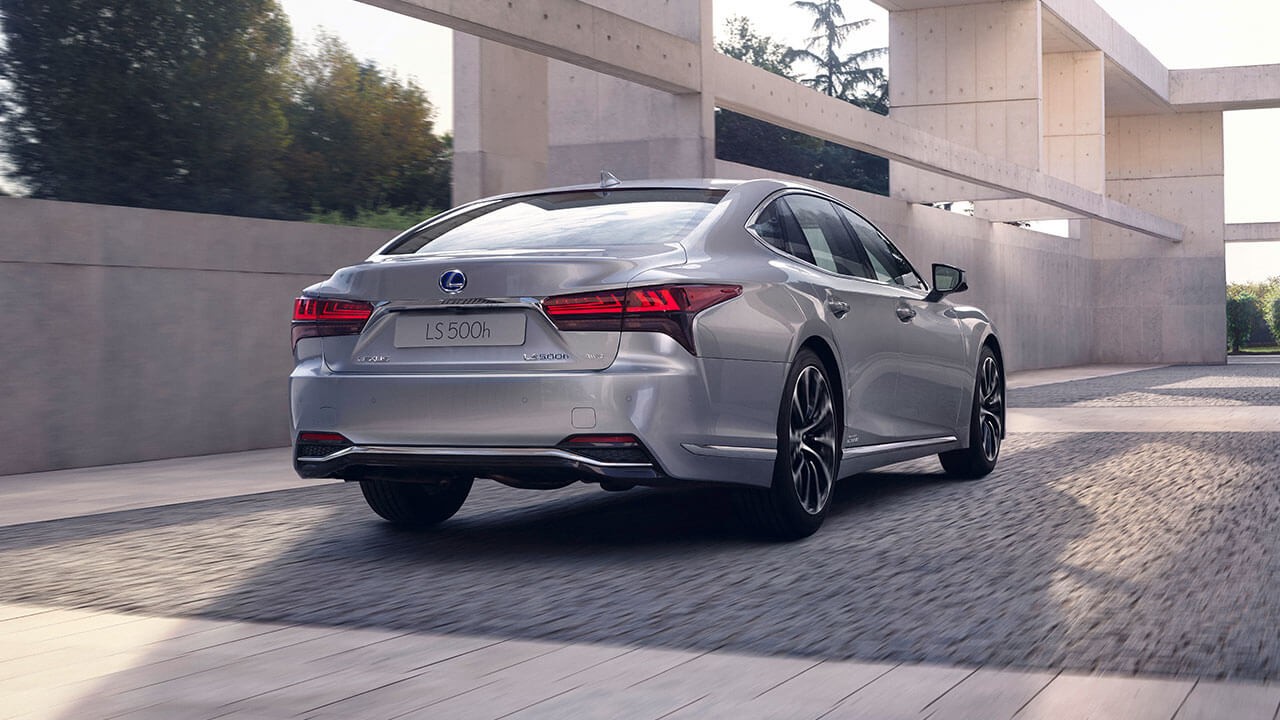 Lexus LS rear