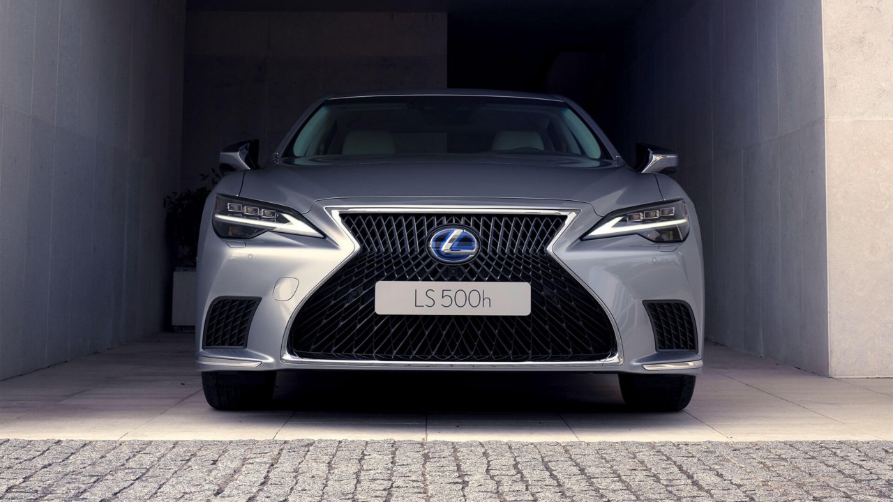 Lexus LS front