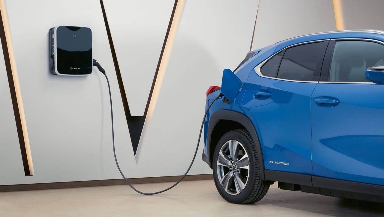 Lexus UX300e charging