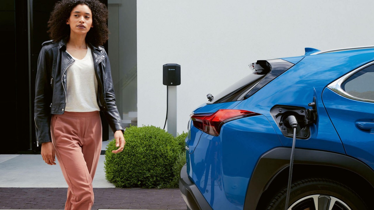 A person charging a Lexus UX300e 