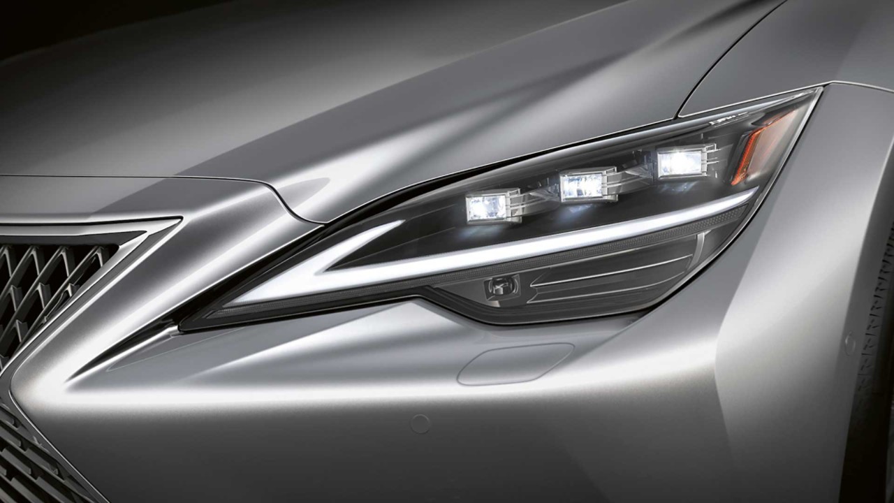 Lexus LS LED headlights