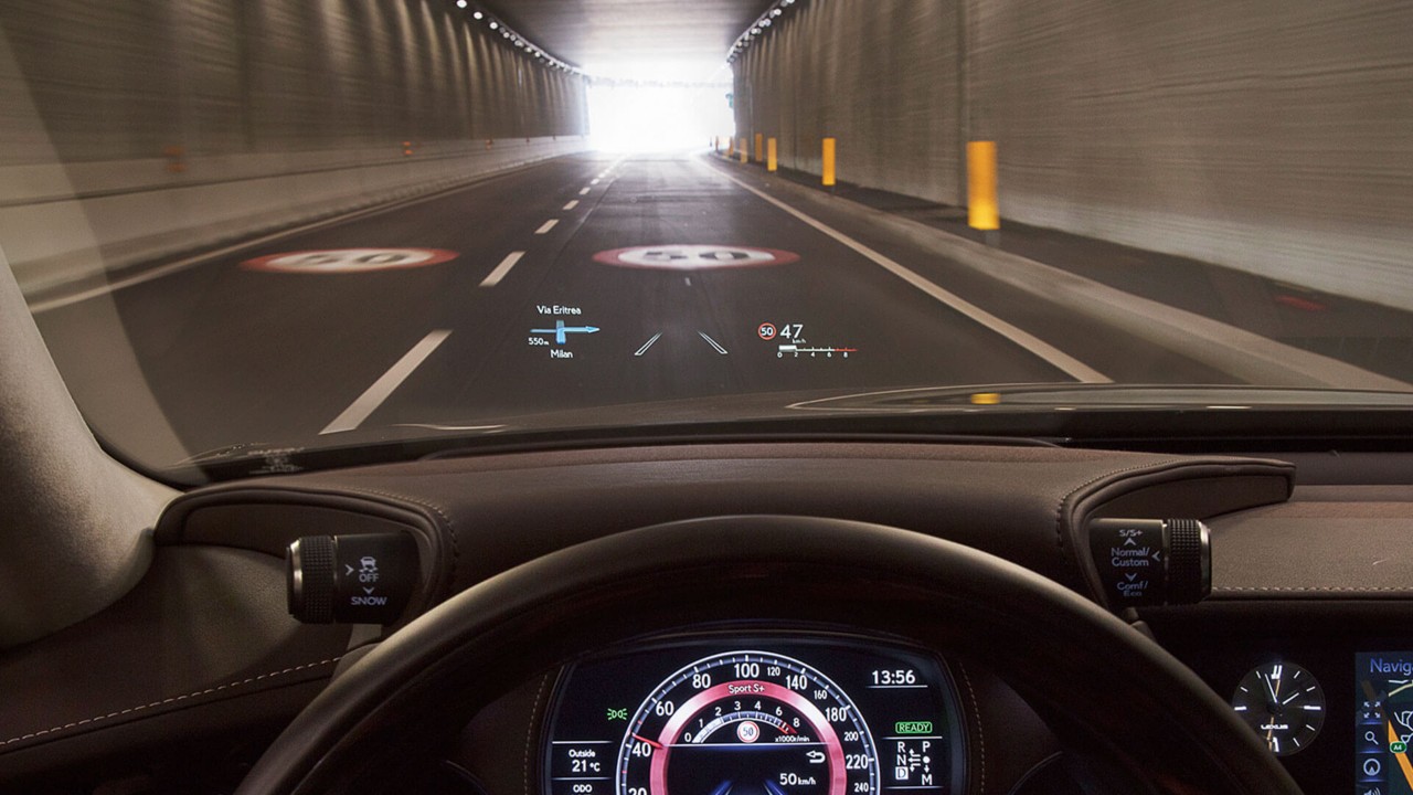 2018-lexus-ls-experience-feature-heads-up-display-1920x1080tcm-3154-1197038
