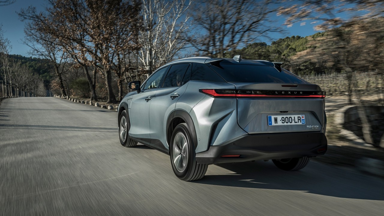 2023-lexus-rz-five-star-ncap-award-gallery-5-1920x1080